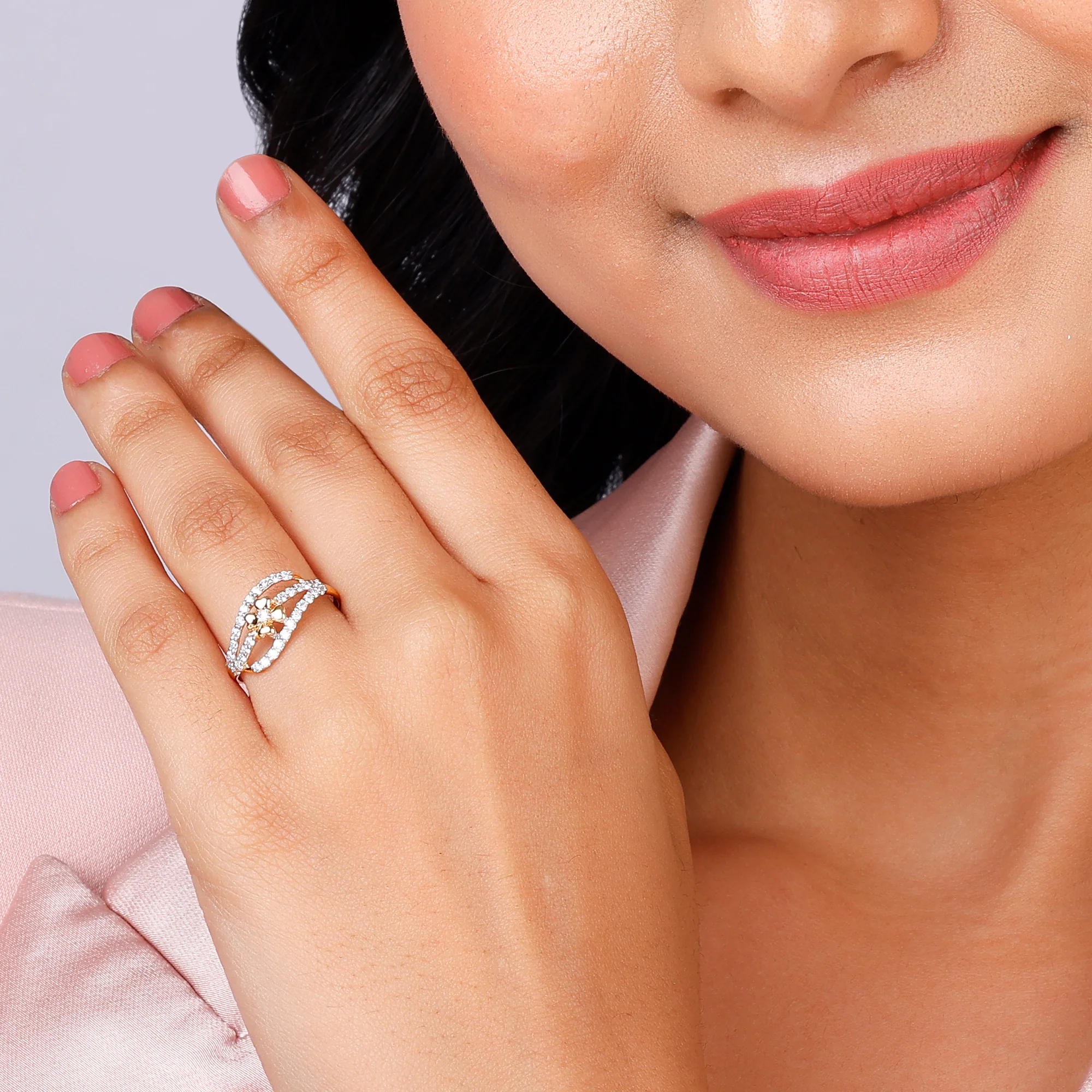 Gold Floral Centre Diamond Ring - Image 3