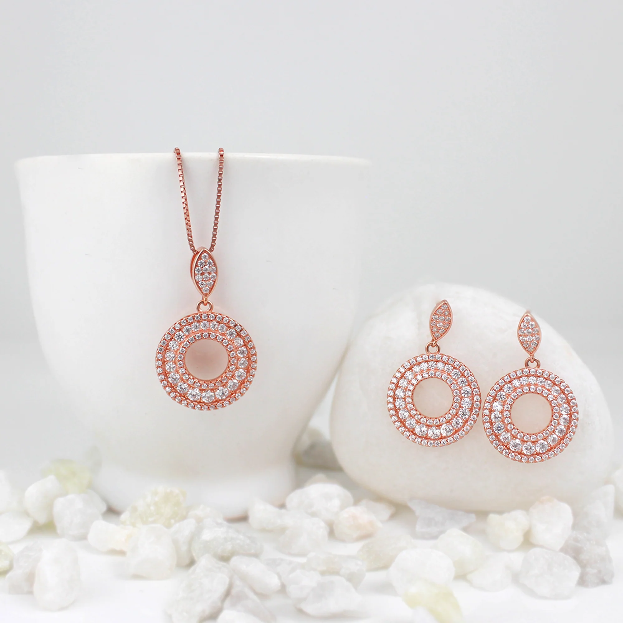 Anushka Sharma Classic Rose Gold Set with Box Chain - Image 2