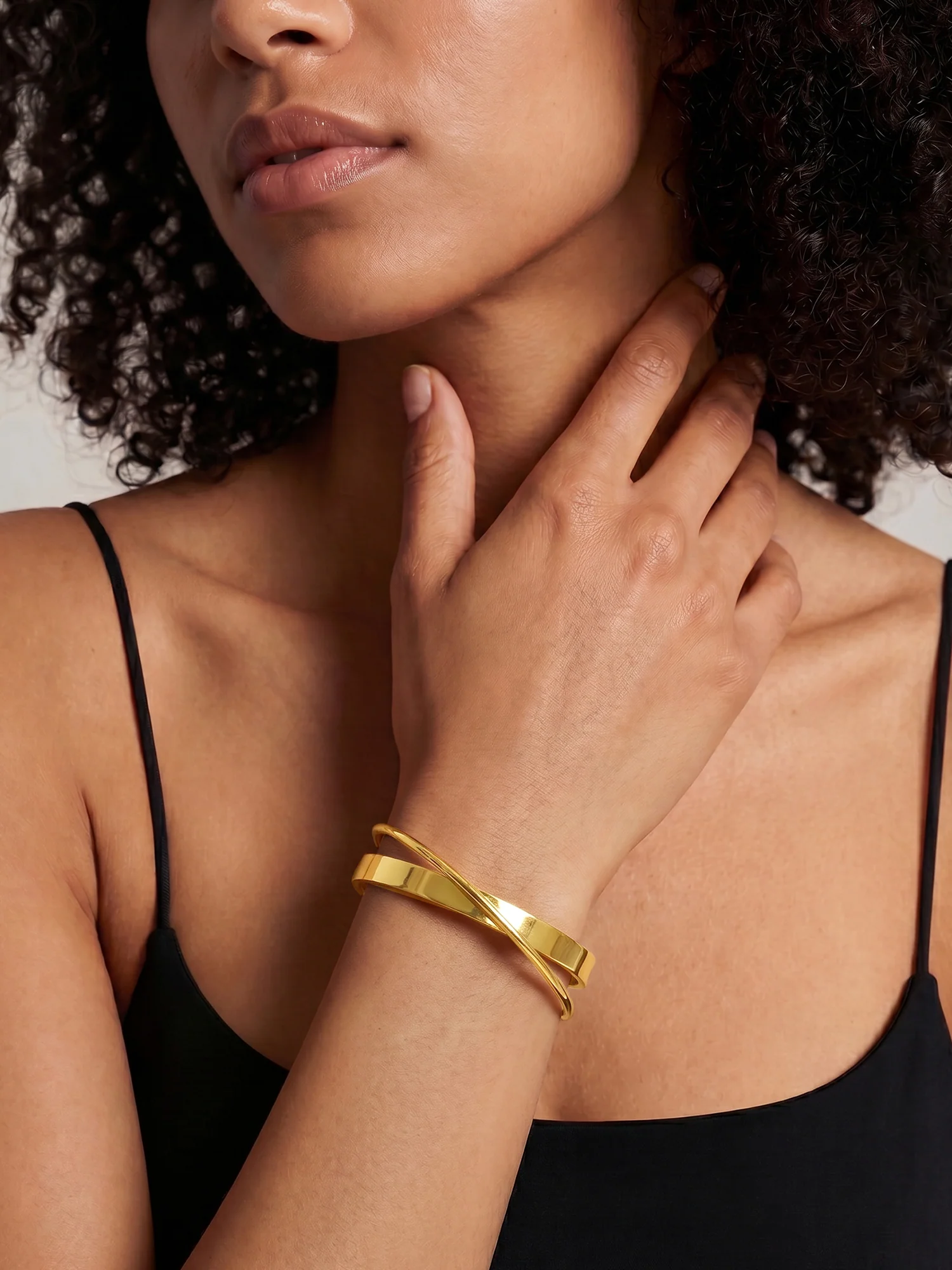 Classic Round Gold Plated Bracelet - Image 3