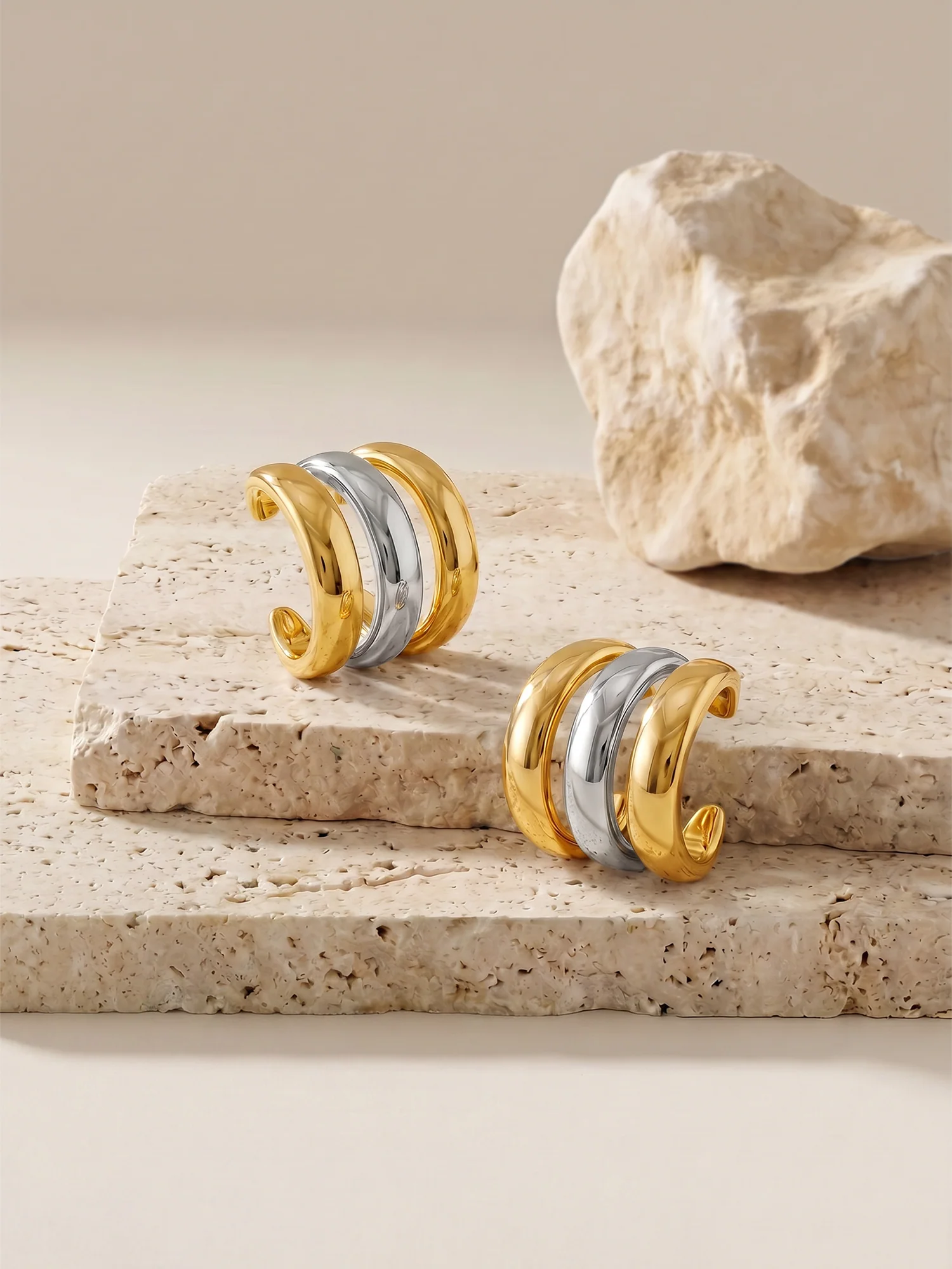 Curve Dual Tone Ear Earrings - Image 2