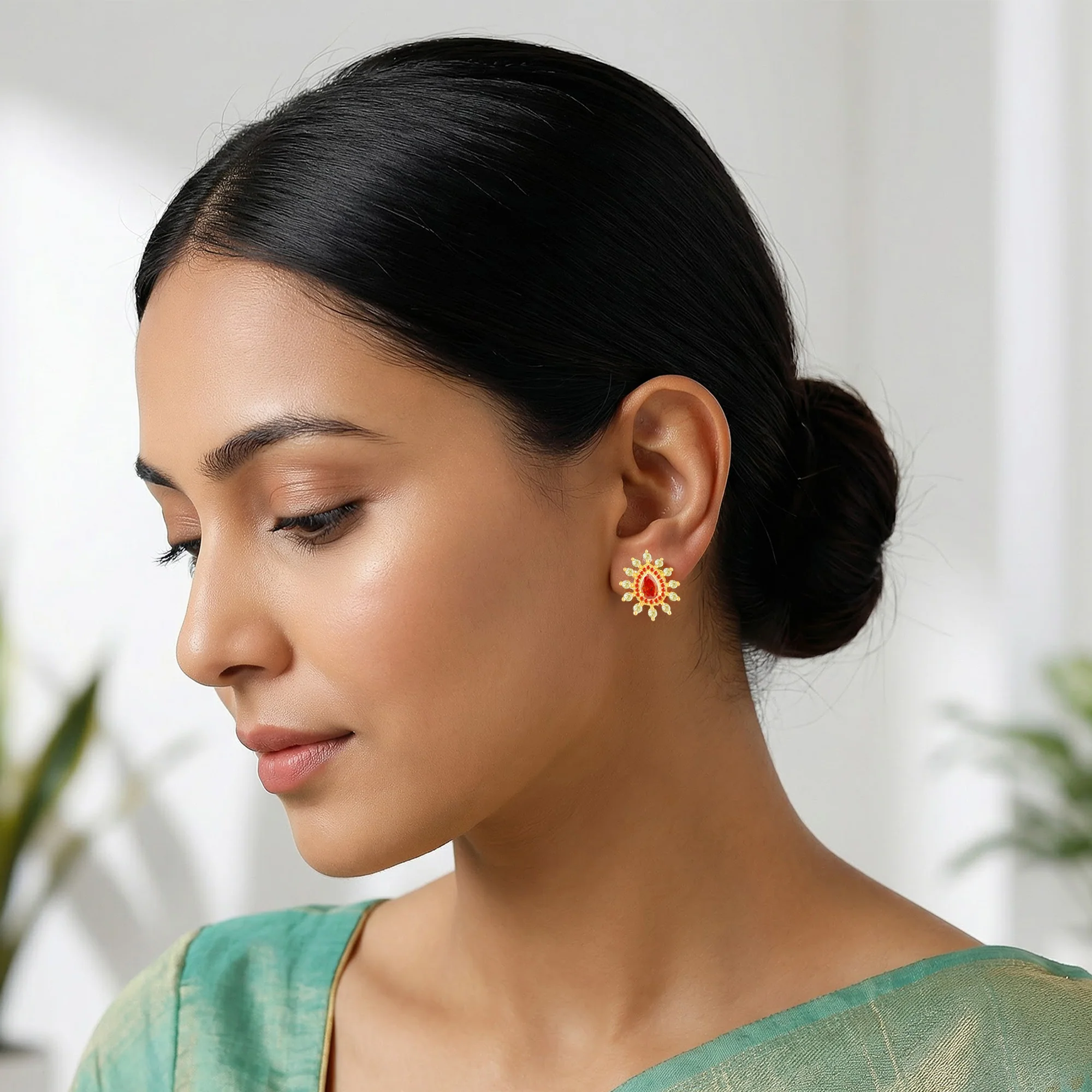 Golden Astarte Earrings - Image 3
