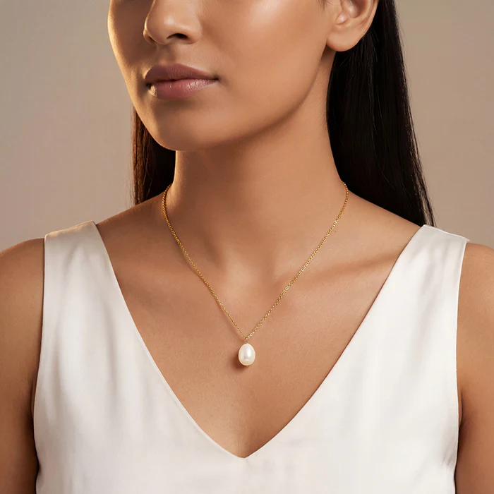 Golden Zooey Pearl Necklace - Image 3