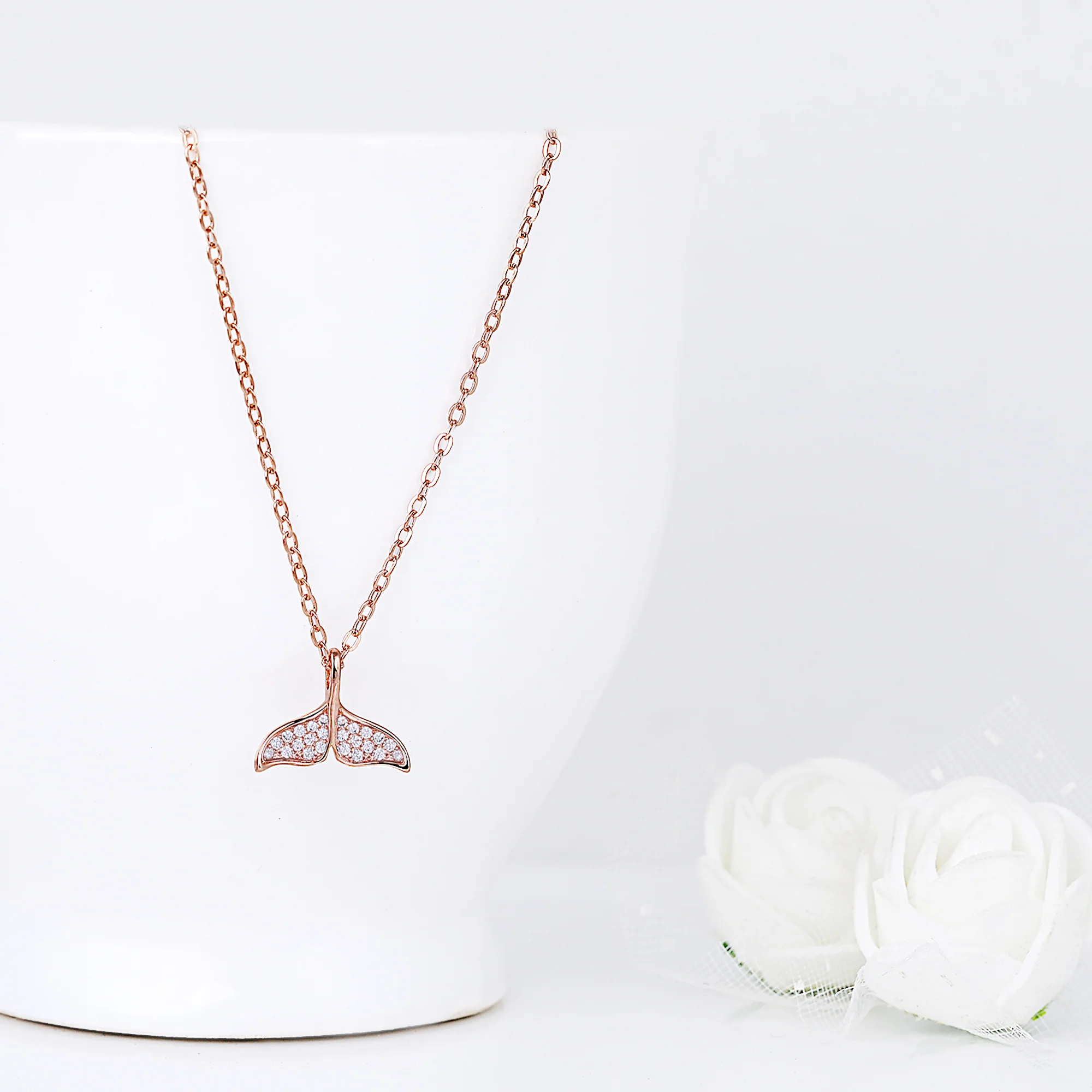 Anushka Sharma Rose Gold Dolphin Tail Necklace with Link Chain - Image 2