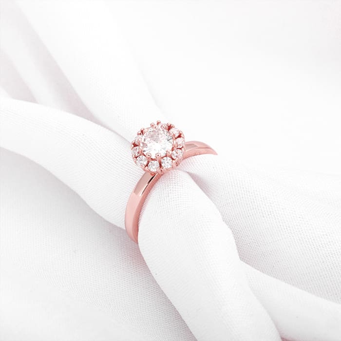 Anushka Sharma Rose Gold Solitaire Spin Ring - Image 2
