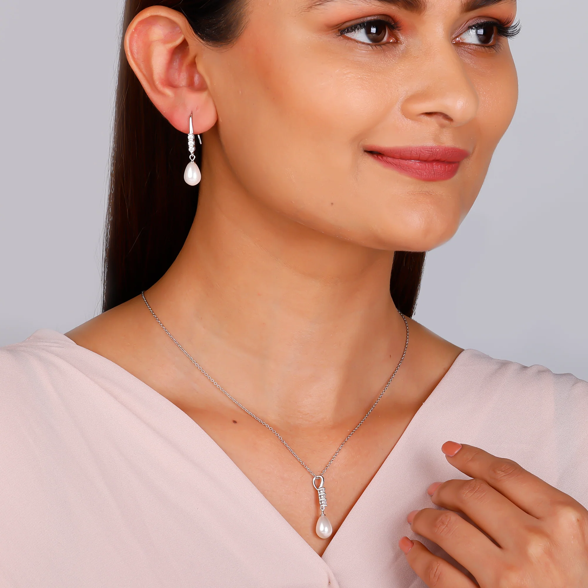 Anushka Sharma Silver Drops of Pearls Set - Image 2