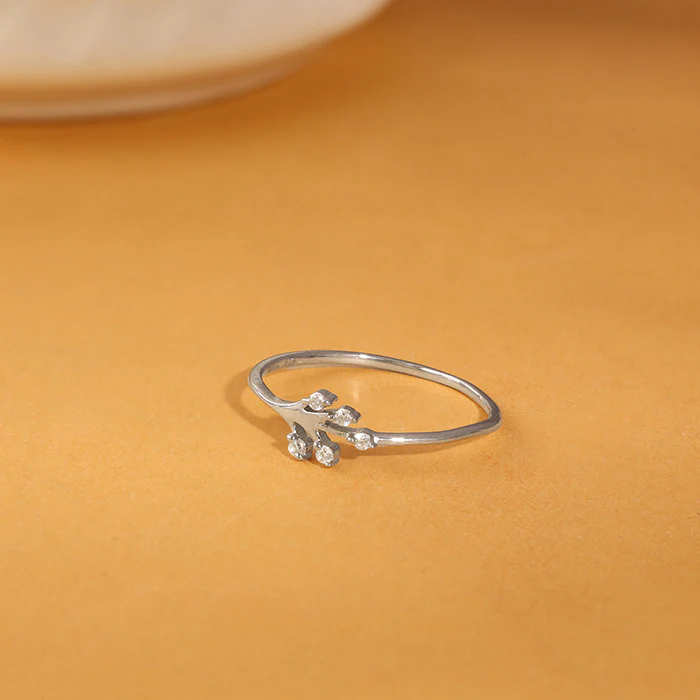 Silver Leaflet Ring - Image 2