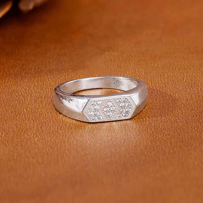 Silver Royal Facet Ring For Him - Image 2
