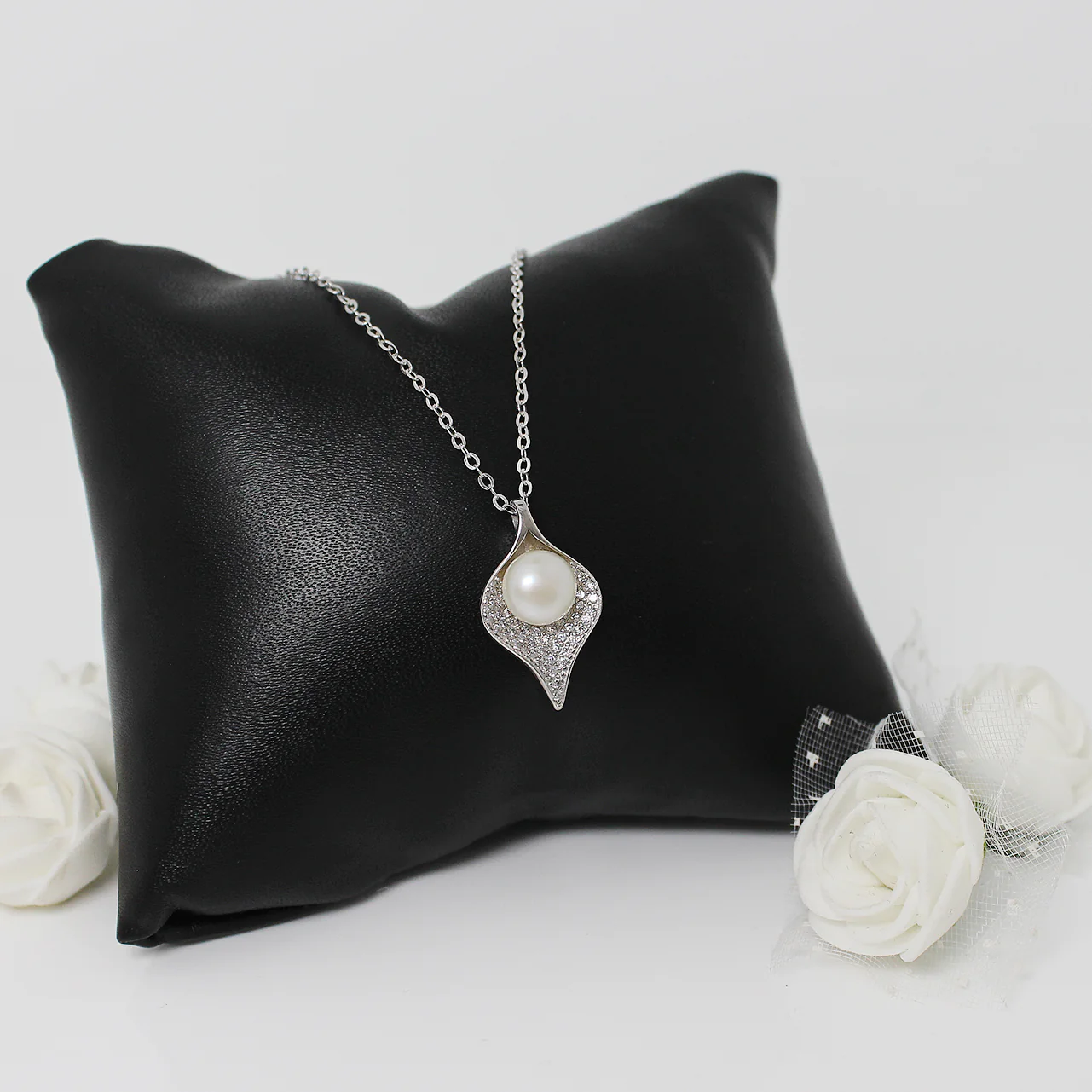 Silver Seashell Pearl Necklace - Image 2